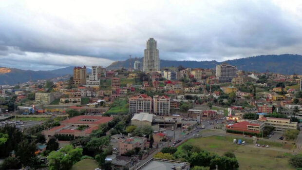 A panoramic view of the urban landscape in Honduras featuring residential buildings and greenery