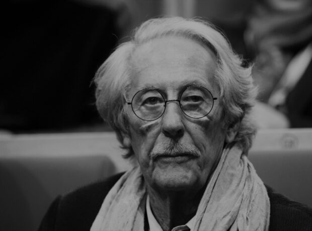 A detailed black and white close up of Jean Rochefort wearing round glasses and a scarf, 2K Desktop Wallpaper