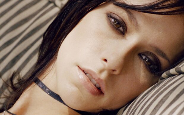 A close up shot of Jennifer Love Hewitt lying on striped fabric with soft makeup, HD Mobile Wallpaper