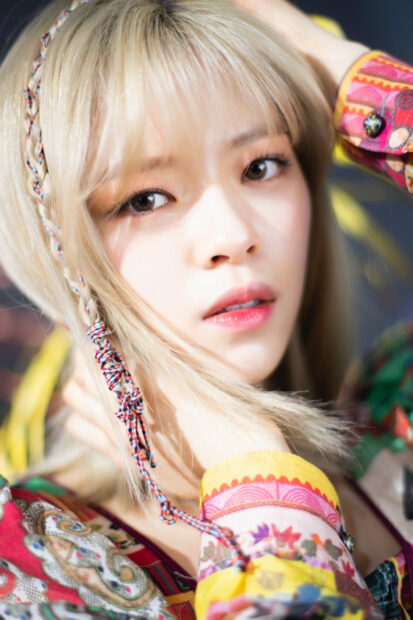 A close up portrait of Jeongyeon Twice with blonde hair and colorful clothes, HD Mobile Wallpaper