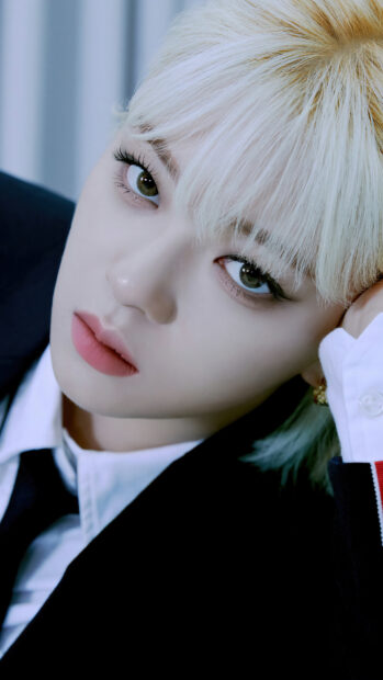 A close up portrait of Jeongyeon Twice showing her green eyes and platinum blonde hair, HD Phone Wallpaper