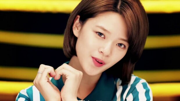 A close up of Jeongyeon Twice making a heart gesture with her hands, HD Desktop Wallpaper