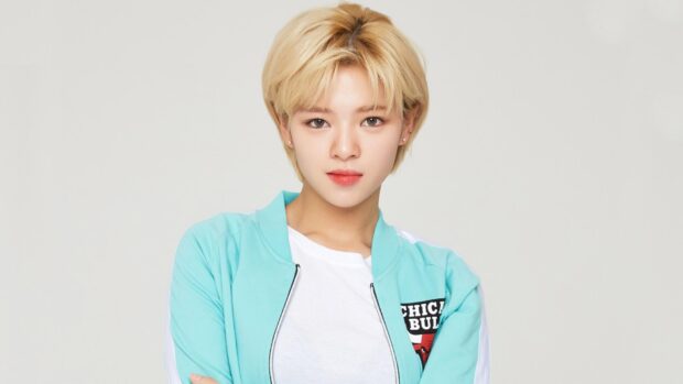 Jeongyeon Twice shows confidence with a casual blue jacket and short blonde hair, HD Desktop Wallpaper