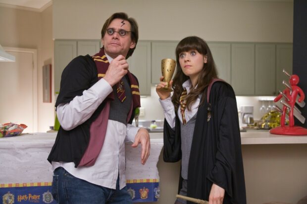 Jim Carrey is dressed in a Harry Potter costume with a lightning scar on his forehead, HD Desktop Wallpaper