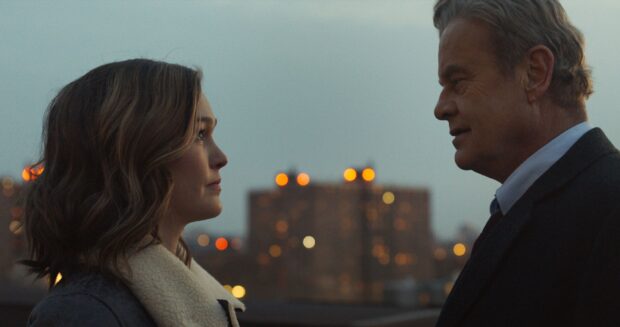 Julia Stiles Wallpapers in deep conversation with a man at dusk, HD Desktop Wallpaper