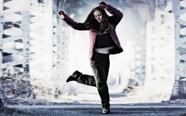 Julia Stiles wallpapers capture her mid air joyful jump on a cold day, HD Desktop Wallpaper
