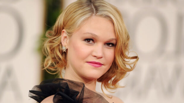 Julia Stiles wallpapers featuring a close up portrait with elegant makeup, HD Desktop Wallpaper