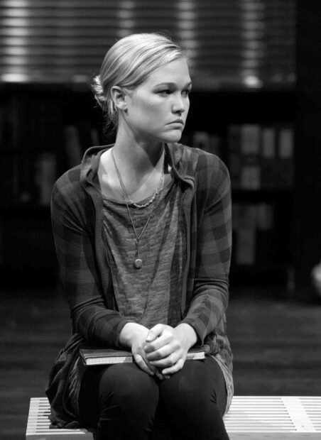 Julia Stiles is sitting with a book on her lap looking thoughtful, HD Desktop Wallpaper