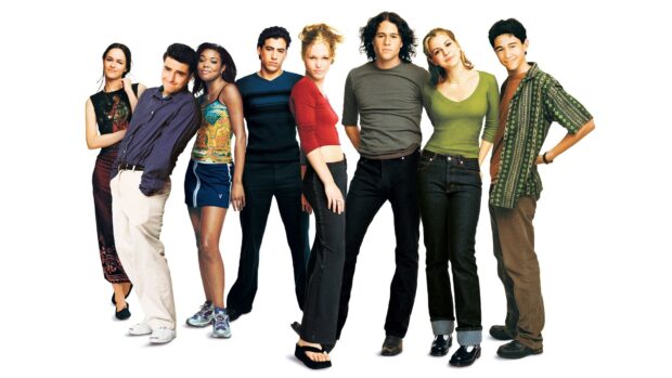 A group of young adults including Julia Stiles posing together, HD Desktop Wallpaper