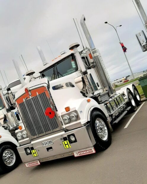 A white Kenworth truck with chrome accents is parked outdoors, HD Mobile Wallpaper