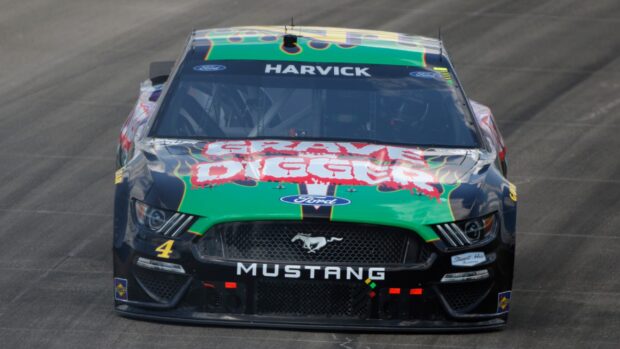 A Kevin Harvick Mustang car is speeding on the racetrack during a NASCAR event, 2K Desktop Wallpaper