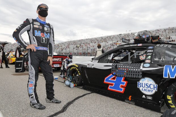 Kevin Harvick stands next to his NASCAR race car with the number 4 on the track, 2K Desktop Wallpaper