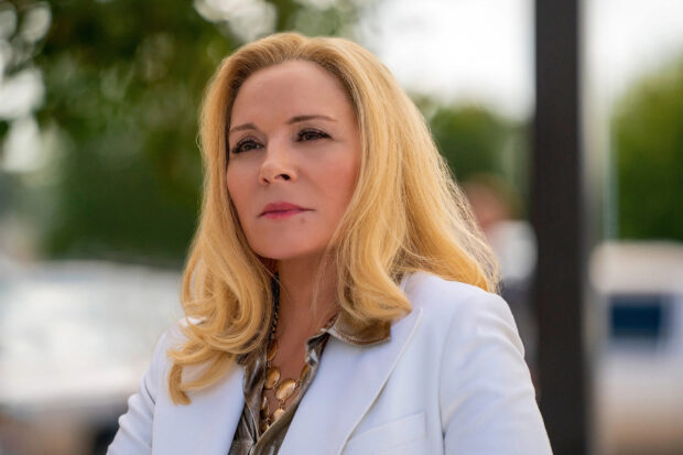 Kim Cattrall is wearing a white blazer and looking thoughtfully into the distance, HD Desktop Wallpaper