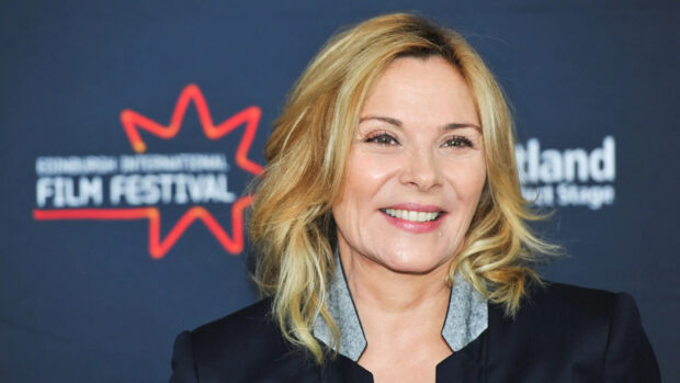 Kim Cattrall smiles warmly at the Edinburgh International Film Festival event, 2K Desktop Wallpaper