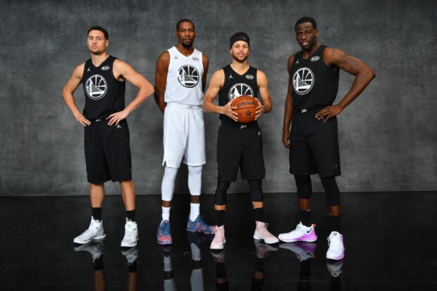 Klay Thompson stands with Golden State Warriors teammates in official jerseys, 2K Desktop Wallpaper