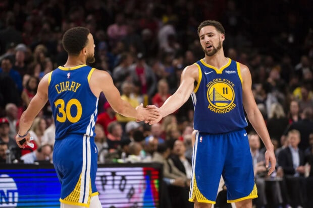 Klay Thompson celebrates with Stephen Curry during an NBA match, HD Desktop Wallpaper
