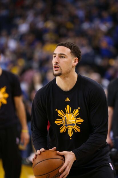 Klay Thompson prepares for a basketball game in Golden State warm up shirt, HD Mobile Wallpaper