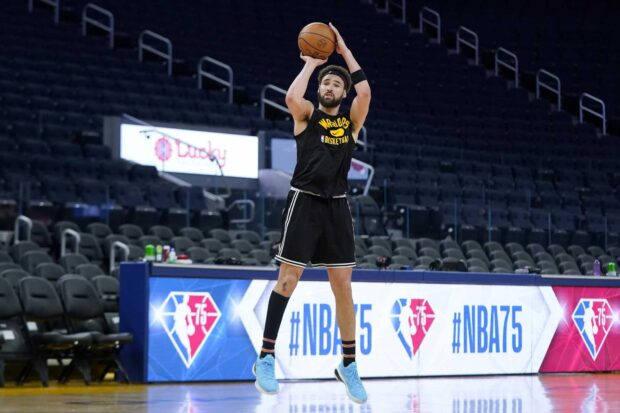 Klay Thompson is jumping and shooting a basketball during practice, HD Desktop Wallpaper
