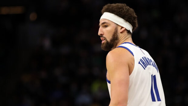 Klay Thompson is focused during the basketball game, HD Desktop Wallpaper