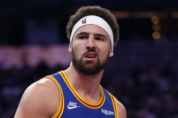 Klay Thompson shows focus during an intense basketball game, 2K Desktop Wallpaper