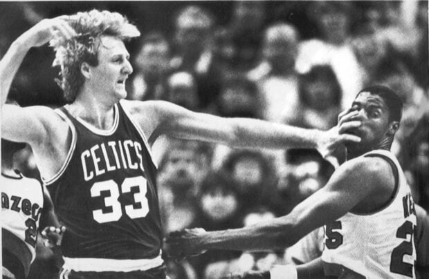 Larry Bird extends arm toward opponent on court, HD Desktop Wallpaper