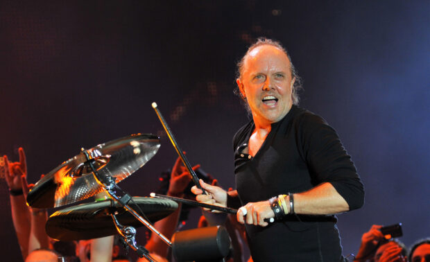 Lars Ulrich is performing with drumsticks during a concert, HD Desktop Wallpaper