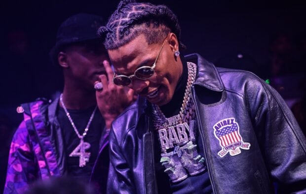 A close up of Lil Baby wearing diamond chains and sunglasses at an event, HD Desktop Wallpaper