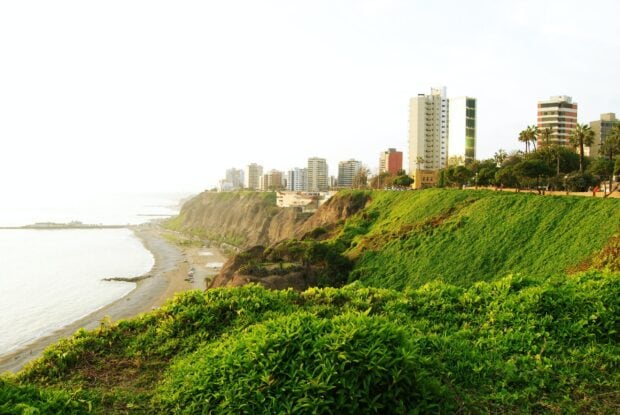 The Lima Peru coastline displays cliffs and greenery along the city shore, 2K Desktop Wallpaper