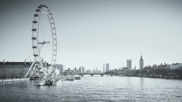 A panoramic view of the London Eye and River Thames with city buildings in the distance, 4K Desktop Wallpaper