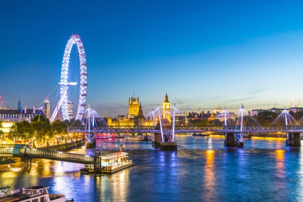The London Eye and Thames River are illuminated during twilight with city buildings in the background, HD Desktop Wallpaper