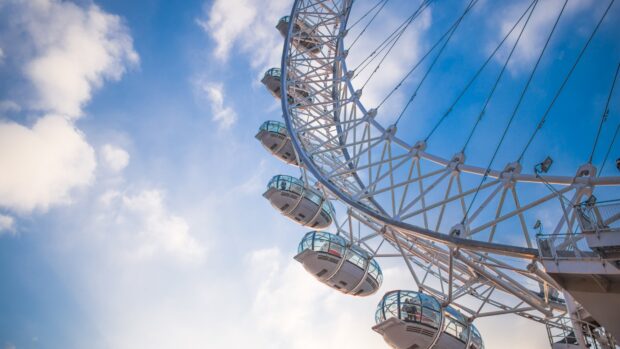 The London Eye capsules are captured against a bright blue sky with scattered clouds, 4K Desktop Wallpaper