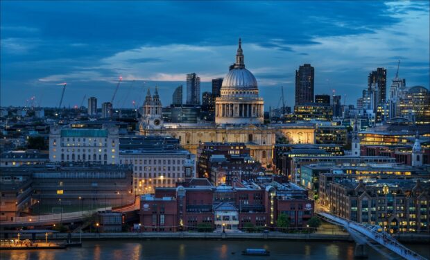 The London skyline at dusk features iconic buildings and the river Thames, HD Desktop Wallpaper