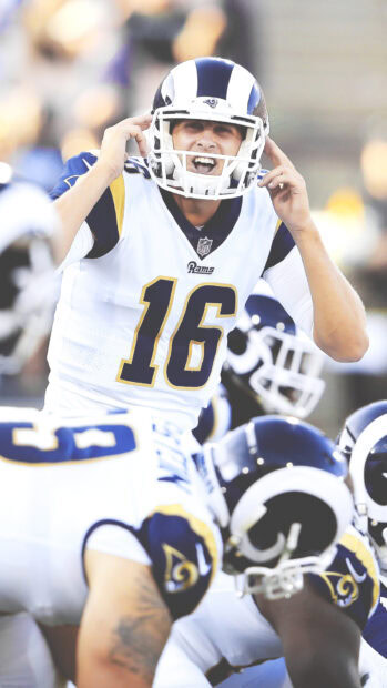 A Los Angeles Rams player prepares for the play during a game, HD Phone Wallpaper