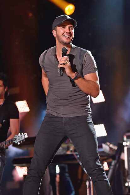 Luke Bryan is singing and smiling during a live concert performance, HD Mobile Wallpaper