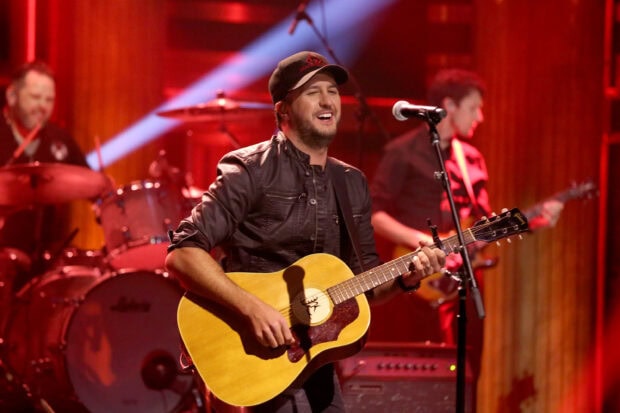 Luke Bryan performs live with his guitar during a concert, 2K Desktop Wallpaper