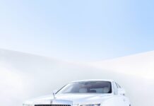 This Rolls Royce Ghost shows elegant design and luxury in a high end car, HD Mobile Wallpaper
