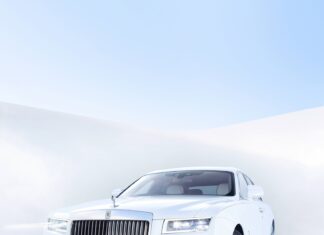 This Rolls Royce Ghost shows elegant design and luxury in a high end car, HD Mobile Wallpaper