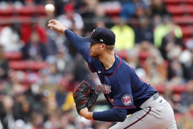 A Minnesota Twins player pitching during a baseball game, 2K Desktop Wallpaper