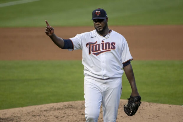 A Minnesota Twins player is seen signaling on the pitcher's mound during the game, 2K Desktop Wallpaper