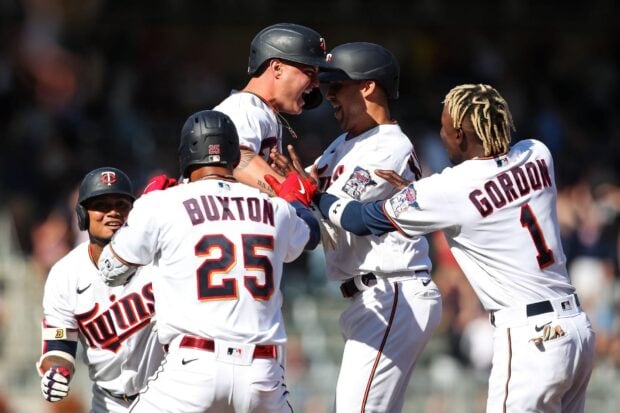 Minnesota Twins players celebrate during a baseball game, HD Desktop Wallpaper