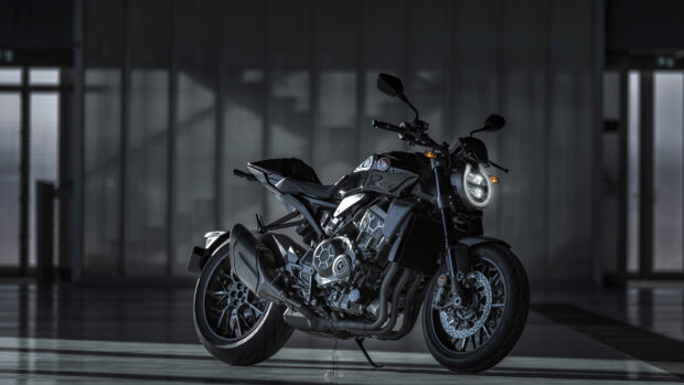 Honda Cb1000R Wallpapers is shown in a dark room with reflections, 4K Desktop Wallpaper
