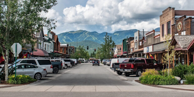 A small town street in Montana with parked cars and mountain scenery, HD Desktop Wallpaper