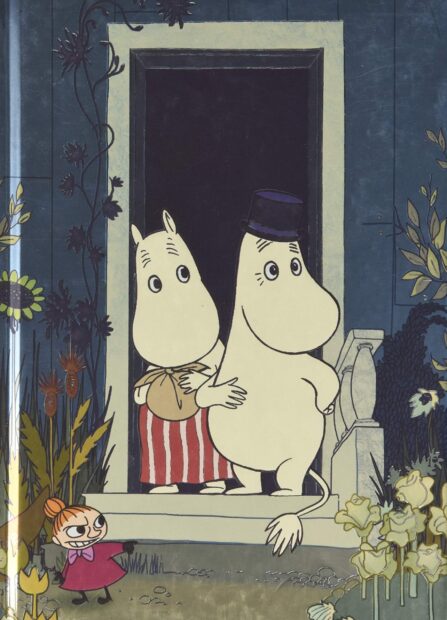 Moomin characters stand at a doorstep with plants around and a small girl pointing, 2K Mobile Wallpaper