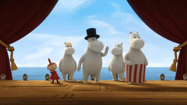 The Moomin characters are standing together on a wooden stage with a blue sky background, HD Desktop Wallpaper