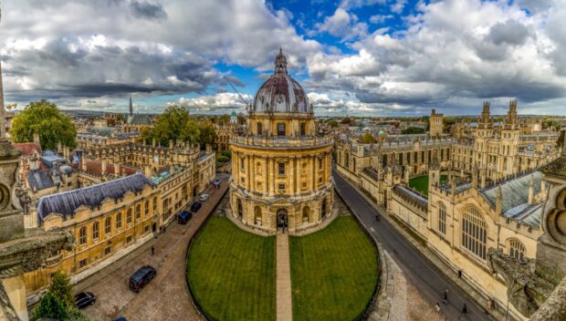 The image shows the aerial view of Oxford University with its historic architecture and green lawns, HD Desktop Wallpaper