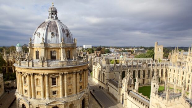 The Radcliffe Camera is a famous Oxford University landmark under cloudy skies, 2K Desktop Wallpaper