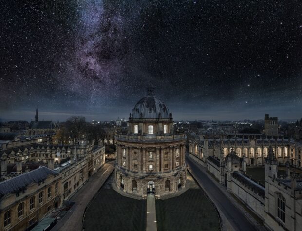 A beautiful view of Oxford University under a clear star filled night sky, HD Desktop Wallpaper
