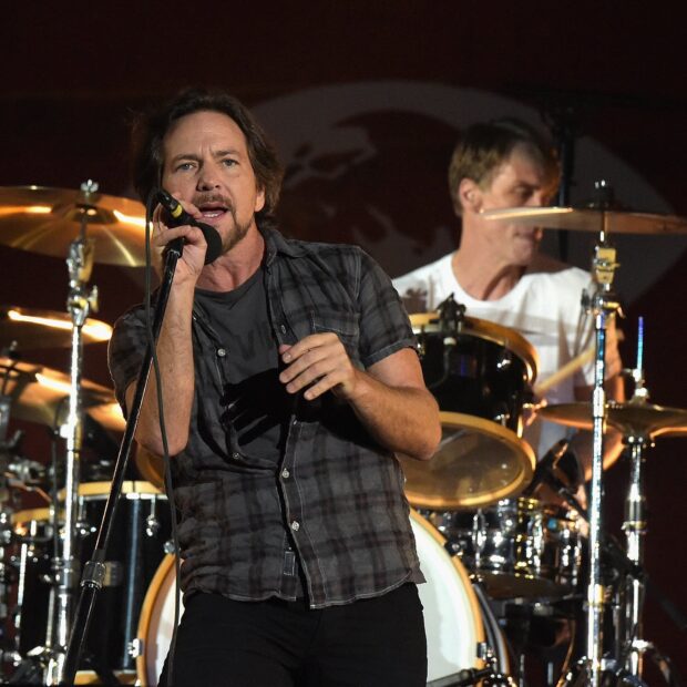 Pearl Jam performs on stage with the drummer playing drums behind the lead singer, HD Desktop Wallpaper