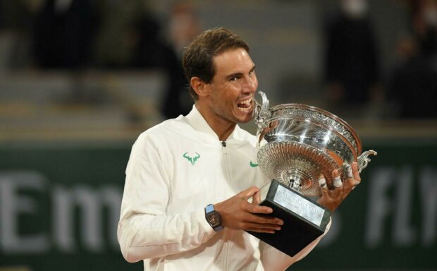 Rafael Nadal celebrates with the Roland Garros trophy after winning the match, HD Desktop Wallpaper