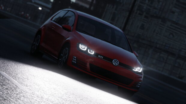 Một chiếc Volkswagen Golf GTI màu đỏ được nhìn thấy đang lái trên đường ướt với đèn pha sáng, Hình nền máy tính 2K
